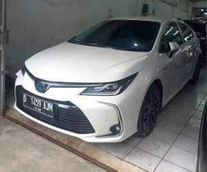 Jual bekas COROLLA ALTIS HYBRID 1.8 AT 2021 LowKM 28rb RECORD TOYOTA BANDUNG,lokasi di Bandung Kota