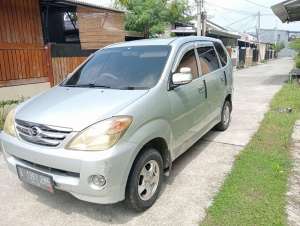 Jual bekas Daihatsu Xenia 2005 Bensin,lokasi di Bogor Kab.