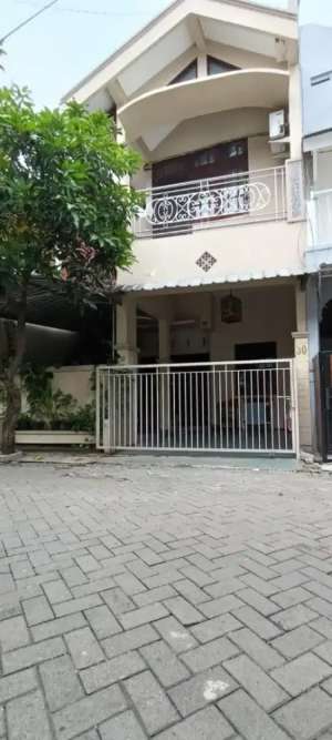 Delta Sari rumah 2 lantai lokasi strategis baru renovasi lokasi di Sidoarjo  Kab., tersedia melalui melalui situs Olx