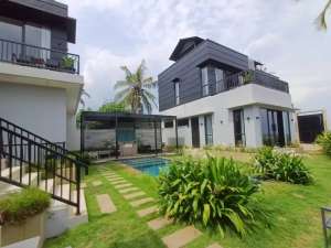 DI JUAL VILLA PINGGIR PANTAI DI GIANYAR BALI lokasi di Gianyar Kab., tersedia melalui melalui situs Olx