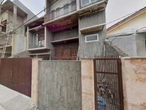 Di Sewakan Rumah 3 Lantai dengan Privat Swimming Pool di Tanjung Priok Jakarta Utara lokasi di Jakarta Utara, tersedia melalui melalui situs Olx