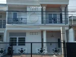 Dijual Rumah Ada Kolam Renang Harga Menarik Di Cinere lokasi di Depok Kota, tersedia melalui melalui situs Olx