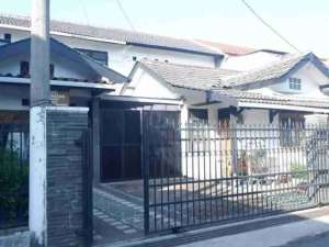 dijual rumah bagus dan luas di jalan kupang dekat griya antapani bandung Jawa barat lokasi di Bandung Kota, tersedia melalui melalui situs Olx
