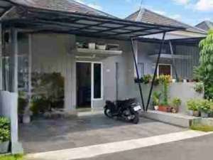 Dijual Rumah di Five Residence Jatisari Jatiasih Bekasi lokasi di Bekasi Kota, tersedia melalui melalui situs Olx