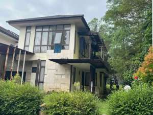 Dijual Rumah Hook,SHM, Samping Green Area Di Sentul City Bogor lokasi di Bogor Kab., tersedia melalui melalui situs Olx
