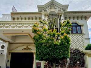 DIJUAL RUMAH MEWAH DALAM KOMPLEK DEKAT RS HERMINA lokasi di Medan Kota, tersedia melalui melalui situs Olx