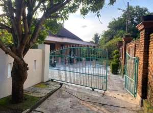 Dijual TanahBangunan Halaman Luas lokasi di Medan Kota, tersedia melalui melalui situs Olx
