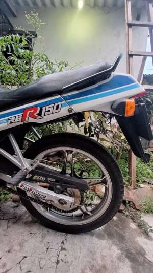 Jual bekas Dijual.Motor Suzuki RGR Speinter Warna Putih,lokasi di Surabaya Kota