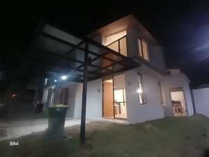 Dikontrakkan rumahPrabot di Holland Village Manado lokasi di Manado Kota, tersedia melalui melalui situs Olx