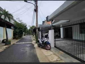 DISEWA RUMAH SIAP HUNI BARU SELESAI RENOV COCOK HUNIAN ATAU SILENT OFFICE SELANGKAH KE MRT BLOK A JL JEMBATAN TENGAH, PULO KEBAYORAN BARU JAKARTA SELATANSHMLuas tanah 250mLuas bangunan 200mKamar tidur 51Kamar mandi 3Bangunan 1 lantaiGarasi lokasi di Jakarta Selatan, tersedia melalui melalui situs Olx