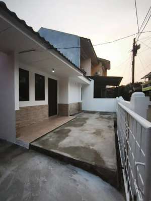 DISEWAKAN RUMAH BULANANTAHUNAN BARU RENOVASI BUKIT PAMULANG INDAH lokasi di Tangerang Selatan Kota, tersedia melalui melalui situs Olx
