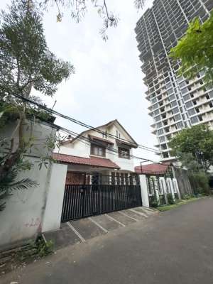 Disewakan Rumah di Kemang Ampera Jakarta selatan lokasi di Jakarta Selatan, tersedia melalui melalui situs Olx