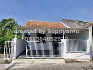 DISEWAKAN RUMAH KAVLING KINAYUNGAN 105 lokasi di Tangerang Selatan Kota, tersedia melalui melalui situs Olx