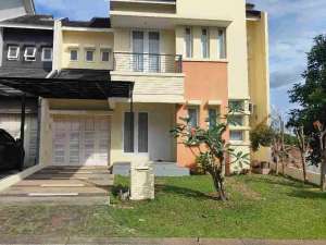 DISEWAKAN RUMAH THE GREEN BSD RAPI lokasi di Tangerang Selatan Kota, tersedia melalui melalui situs Olx