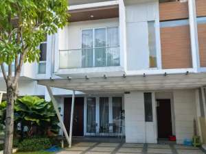 DISEWAWTL Rumah di The Riviera Puri, Cipondoh lokasi di Tangerang Kota, tersedia melalui melalui situs Olx
