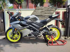 Jual bekas FOR SALE R15 V3 TAHUN 2021 GRESS LOW KM,lokasi di Tangerang Selatan Kota