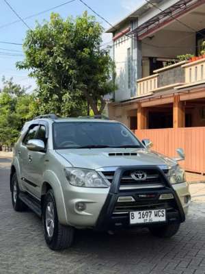 Jual bekas Fortuner g matic bensin 2007,lokasi di Tangerang Kab.