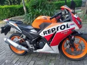 Jual bekas Honda. CBR. 150 R.th. 2015,lokasi di Jakarta Timur