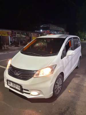 Jual bekas HONDA FREED EPSD 2013,lokasi di Semarang Kota