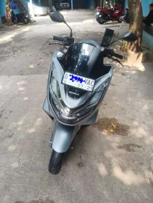 Jual bekas Honda PCX 160 CC CBS 2024 Silver AT For Sale,lokasi di Tangerang Kota