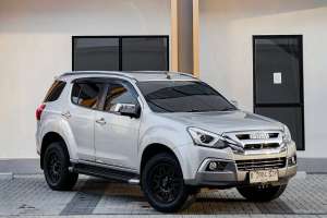 Jual bekas Isuzu MU-X Premiere 2.5 Diesel Solar MUX AT Matic 2018 ABU ABU,lokasi di Jakarta Selatan