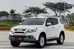 Jual bekas Isuzu MU-X R2 Facelift Premiere 2.5 Diesel Solar MUX AT Matic 2017,lokasi di Tangerang Kab.