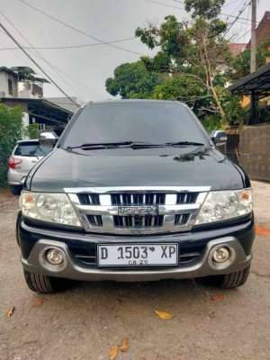 Jual bekas ISUZU PANTHER GRAND TOURING TURBO 2.5 MANUAL 2014 HITAM,lokasi di Bandung Kota