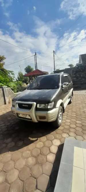 Jual bekas Isuzu Panther Touring 2001,lokasi di Bondowoso Kab.