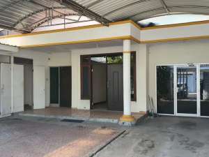 Jl. Kupang Indah lokasi di Surabaya Kota, tersedia melalui melalui situs Olx