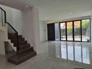 Jual Rumah 2 Lantai Pandugo 1 Penjaringan Rungkut Surabaya Timur Siap Huni lokasi di Surabaya Kota, tersedia melalui melalui situs Olx