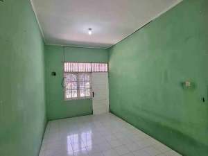 JUAL RUMAH KOMPLEK KENCANA ASRI JL.KARYA JAYA AREA JOHOR HARGA 345JT NEGO lokasi di Medan Kota, tersedia melalui melalui situs Olx