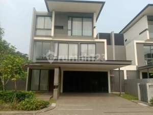 Jual Rumah Mewah Hoek Dekat Aeon Mall Lyndon East Nava Park BSD lokasi di Tangerang Selatan Kota, tersedia melalui melalui situs Olx