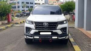 Jual bekas Km 26rb toyota fortuner srz gr sport 2022 bensin putih,lokasi di Jakarta Selatan