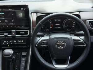 Jual bekas KM 35rb Asli Toyota Innova Zenix V Bensin CVT 2023 Non HybridBeat,lokasi di Jakarta Barat
