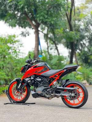 Jual bekas KTM DUKE 200 ABS 2021 ORANGE KM 7K PAJAK PANJANG LIKE NEW,lokasi di Jakarta Selatan