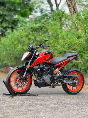 Jual bekas KTM DUKE 200 ABS ORANGE 2021 KM 7K PAJAK PANJANG SUPER MULUS,lokasi di Tangerang Kab.