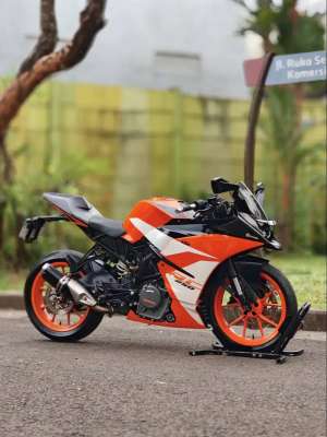 Jual bekas KTM RC 250 ABS ORANGE 2018 KM 15K PAJAK HIDUP TANPA PR,lokasi di Bekasi Kota