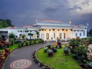 Mansion Premium di Daerah Sejuk-Furnished, A Private Mountain Estate with Unrivaled Panoramic Views lokasi di Bogor Kab., tersedia melalui melalui situs Olx