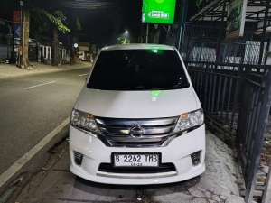 Jual bekas Nissan Serena 2014 Bensin,lokasi di Jakarta Timur