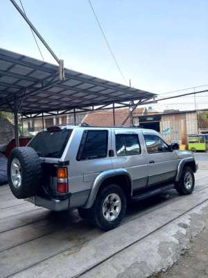 Jual bekas Nissan Terrano 2000 Bensin,lokasi di Bandung Kab.