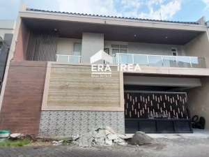 Rumah 2 Lantai Full Furnished Dijual di Colomadu Dekat Stadion Manahan lokasi di Surakarta Kota, tersedia melalui melalui situs Olx