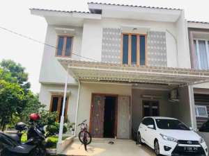 Rumah 2 lantai hook dalam komplek siap huni di mampang depok lokasi di Depok Kota, tersedia melalui melalui situs Olx