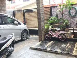 Rumah 2 Lantai Taman Aries lokasi di Tangerang Kota, tersedia melalui melalui situs Olx