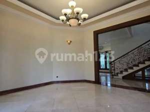 Rumah, 2 Lantai, Unfurnished, di Ampera lokasi di Jakarta Selatan, tersedia melalui melalui situs Olx