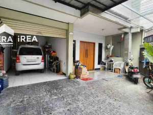 rumah 2lantai Dijual solo di sumber Banjarsari Surakarta lokasi di Surakarta Kota, tersedia melalui melalui situs Olx