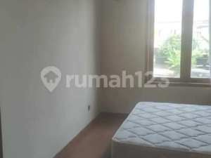Rumah Besar Di Taman Royal Cipondoh Tangerang lokasi di Tangerang Kota, tersedia melalui melalui situs Olx