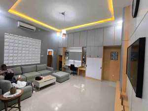 Rumah Cantik Bonus Furnish Mewah Di dekat Kampus UMS lokasi di Surakarta Kota, tersedia melalui melalui situs Olx