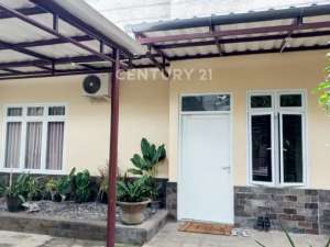 Rumah Hoek Dengan Taman Di Kompek Bumi Bintaro Permai lokasi di Jakarta Selatan, tersedia melalui melalui situs Olx