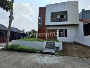 Rumah Hook 2 Lantai, Bangunan Bagus dan Rapi di Tapos Depok lokasi di Depok Kota, tersedia melalui melalui situs Olx