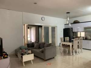 Rumah Hook di Raffles Hills Cibubur lokasi di Bekasi Kota, tersedia melalui melalui situs Olx